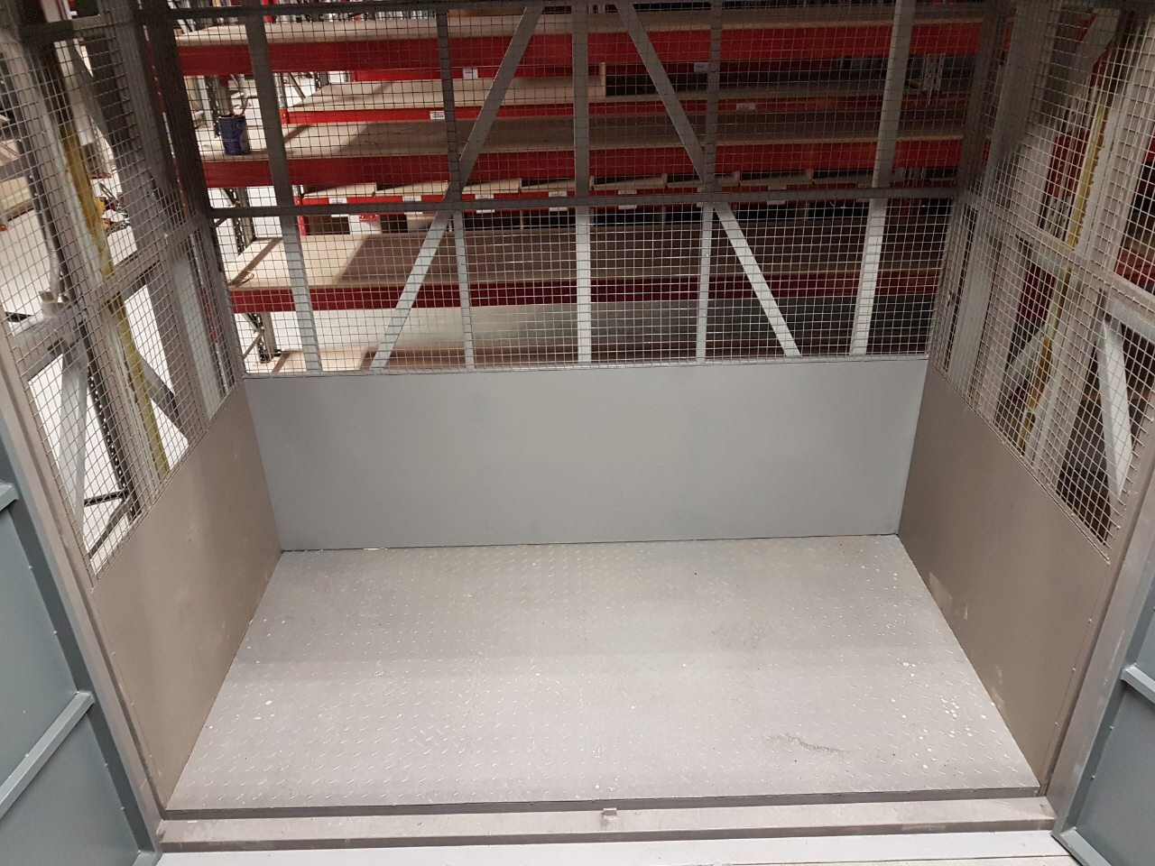 Подъемник в металлокаркасной шахте, 1500 кг, Ростов-на-Дону