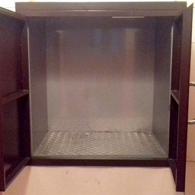 Подъемник грузовой в металлокаркасной шахте