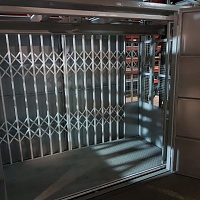 Подъемник грузовой в металлокаркасной шахте, г/п 1000 кг, Апаринки